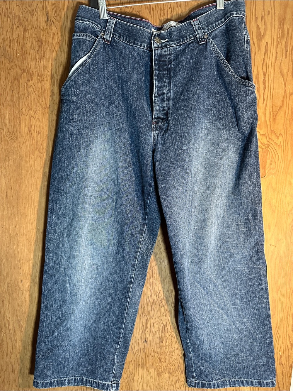 Relaxed Fit Men’s Denim Jeans in Faded Blue